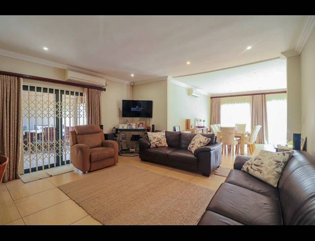 5 BEDROOM HOUSE FOR SALE IN PROTEA PARK